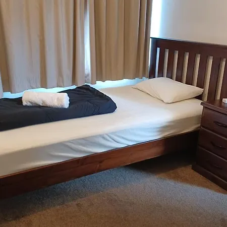 Homestay Family Room, Near The City Center